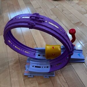 Disney and Pixar Cars On The Road Showtime Loop Playset